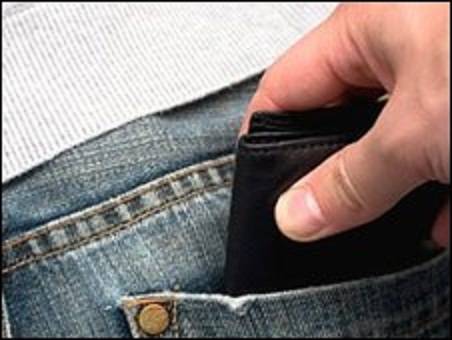 Percheziţii la suspectul săvârşirii unei tâlhării la Gara de Sud Percheziţii la suspectul săvârşirii unei tâlhării la Gara de Sud