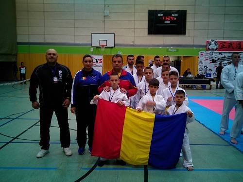 Doi sportivi prahoveni au reprezentat România la Cupa Internaţională de Budokai (MMA) Doi sportivi prahoveni au reprezentat România la Cupa Internaţională de Budokai (MMA)