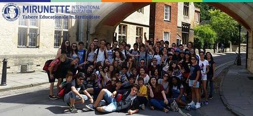 Elevii din Prahova pot câştiga o tabără în Anglia