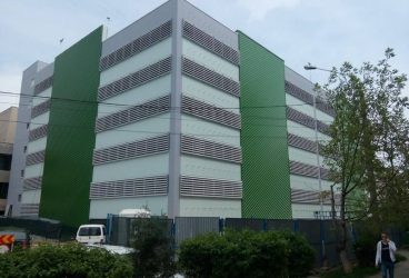 Parcarea supraterană de pe strada Cuza Vodă, aproape gata – FOTO