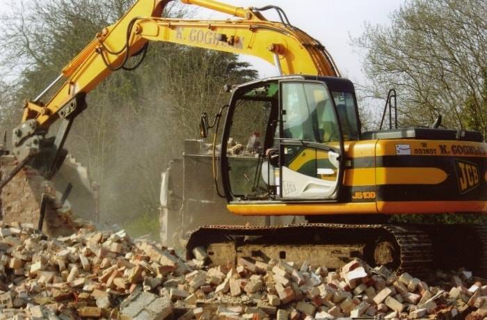 Mai multe construcţii de pe strada Cosminele din Ploieşti vor fi demolate