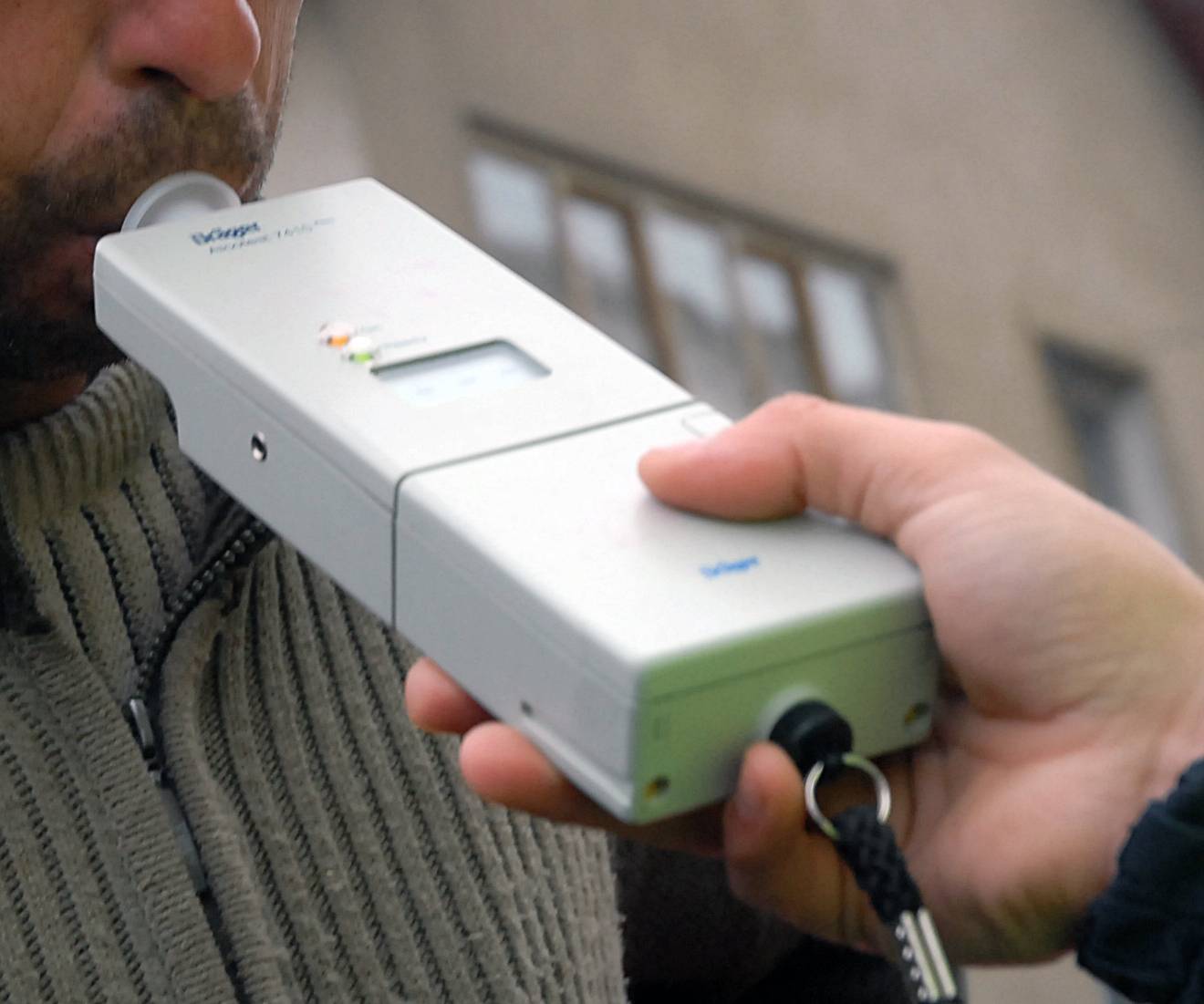 Tânăr băut şi fără permis prins la volan în Teişani Tânăr băut şi fără permis prins la volan în Teişani