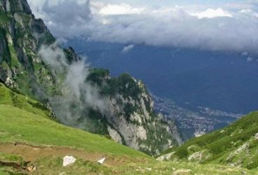 A murit după ce a căzut cu maşina într-o prăpastie, în zona Secăria