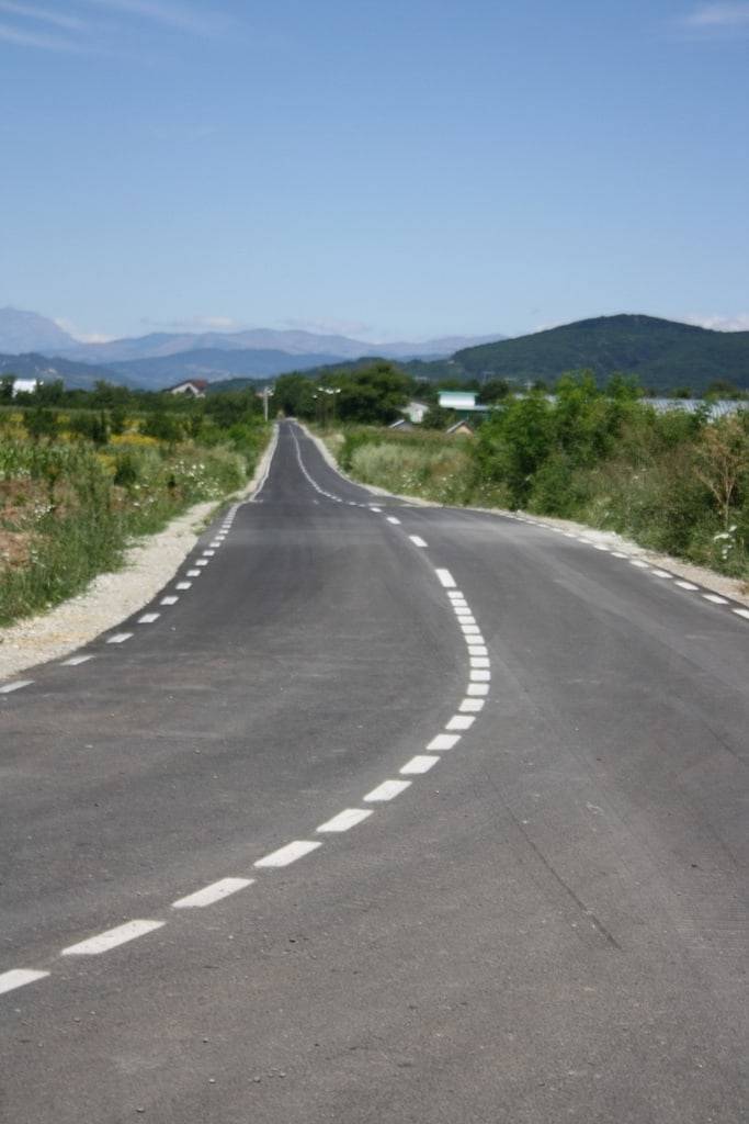 BĂNEŞTI. S-au finalizat lucrările de asfaltare a drumului DC6A, DN1 – Urleta BĂNEŞTI. S-au finalizat lucrările de asfaltare a drumului DC6A, DN1 – Urleta