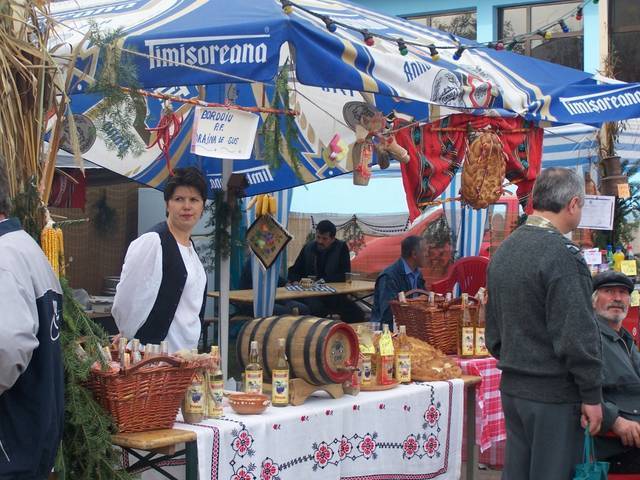 30 octombrie – 1 noiembrie, Serbările Toamnei la Vălenii de Munte – Festivalul Ţuicii 30 octombrie – 1 noiembrie, Serbările Toamnei la Vălenii de Munte – Festivalul Ţuicii