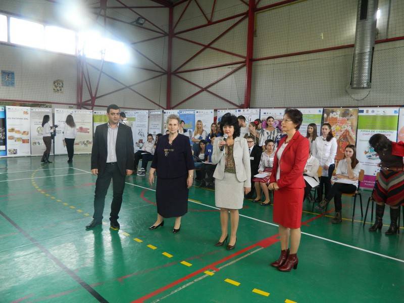 Târgul Firmelor de Exerciţiu – un proiect reuşit al Colegiului Virgil Madgearu Ploieşti Târgul Firmelor de Exerciţiu – un proiect reuşit al Colegiului Virgil Madgearu Ploieşti