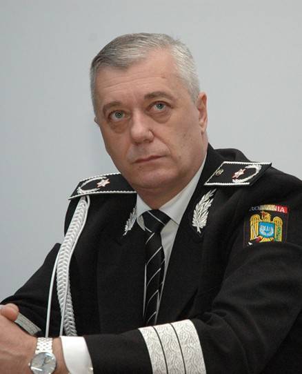 Chestorul Viorel Dosaru şi procurorii Liviu Tudose şi Mihăilă Aurelian, reţinuţi de DNA