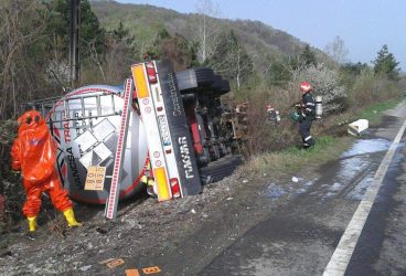 Cisternă în flăcări pe DN1. Traficul a fost blocat