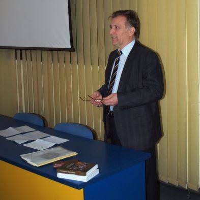 Proiectul “Seniorii Petrolului Românesc, materie de curs”, implementat cu succes de profesorul UPG, Liviu Dumitraşcu Proiectul “Seniorii Petrolului Românesc, materie de curs”, implementat cu succes de profesorul UPG, Liviu Dumitraşcu