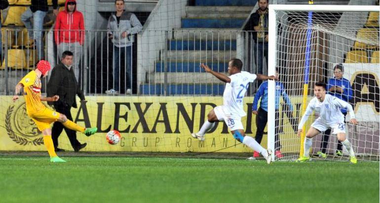 În sfârșit, succes în play-out și pe “Ilie Oană”! Victorie a fotbaliștilor și… suporterilor Petrolului În sfârșit, succes în play-out și pe “Ilie Oană”! Victorie a fotbaliștilor și… suporterilor Petrolului