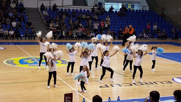 Mini-majoretele la meciul de baschet mascul,in CSM Ploiesti - Stiinta Bucuresti, csmploiesti.ro