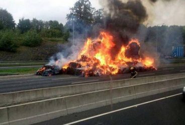 O maşină a luat foc pe DN1A, la Boldeşti