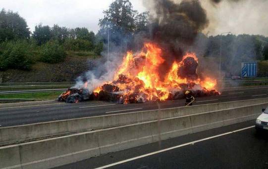 O maşină a luat foc pe DN1A, la Boldeşti O maşină a luat foc pe DN1A, la Boldeşti