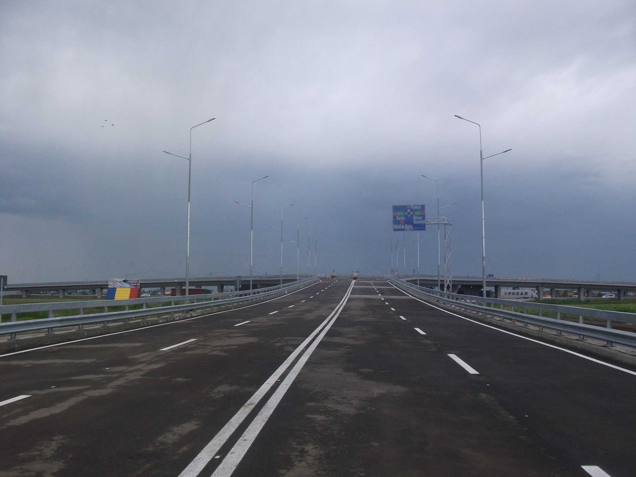 Se deschide traficul pe giratoriul suspendat