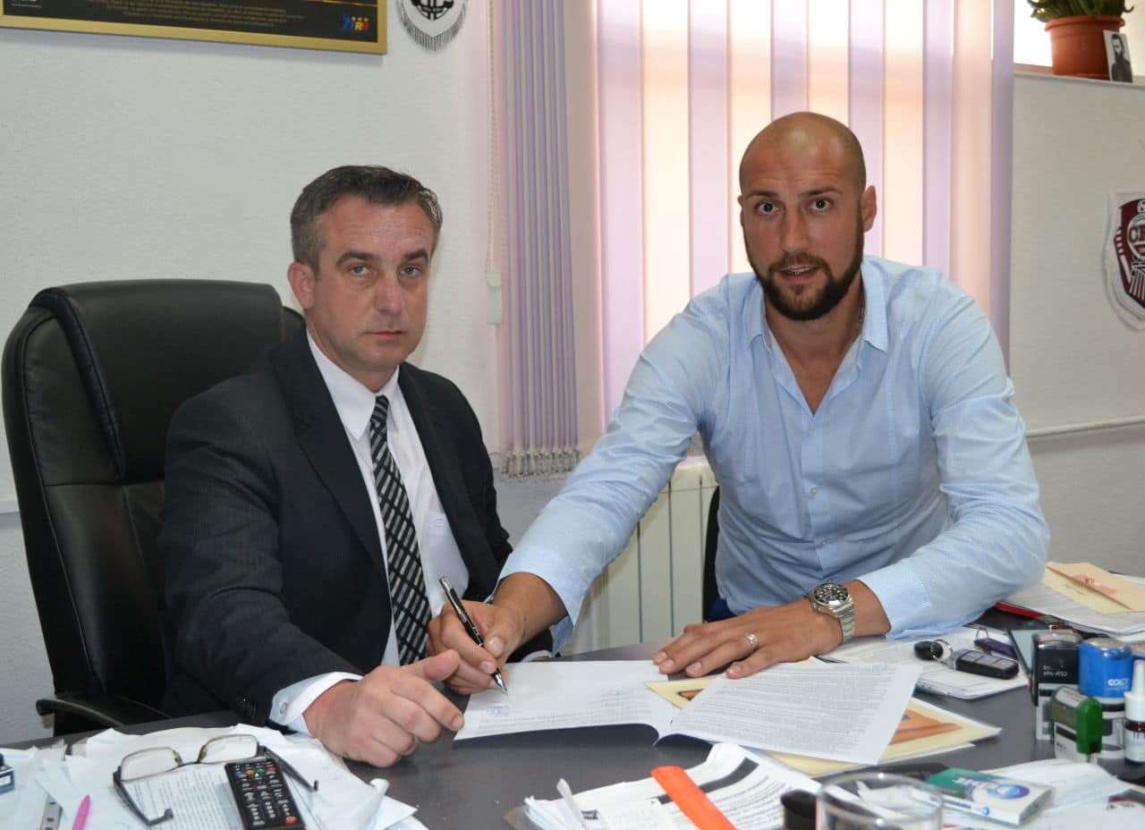 Marele campion se întoarce pe parchetul de la “Olimpia”. Cătălin Burlacu a semnat cu CSM Ploiești! Marele campion se întoarce pe parchetul de la “Olimpia”. Cătălin Burlacu a semnat cu CSM Ploiești!