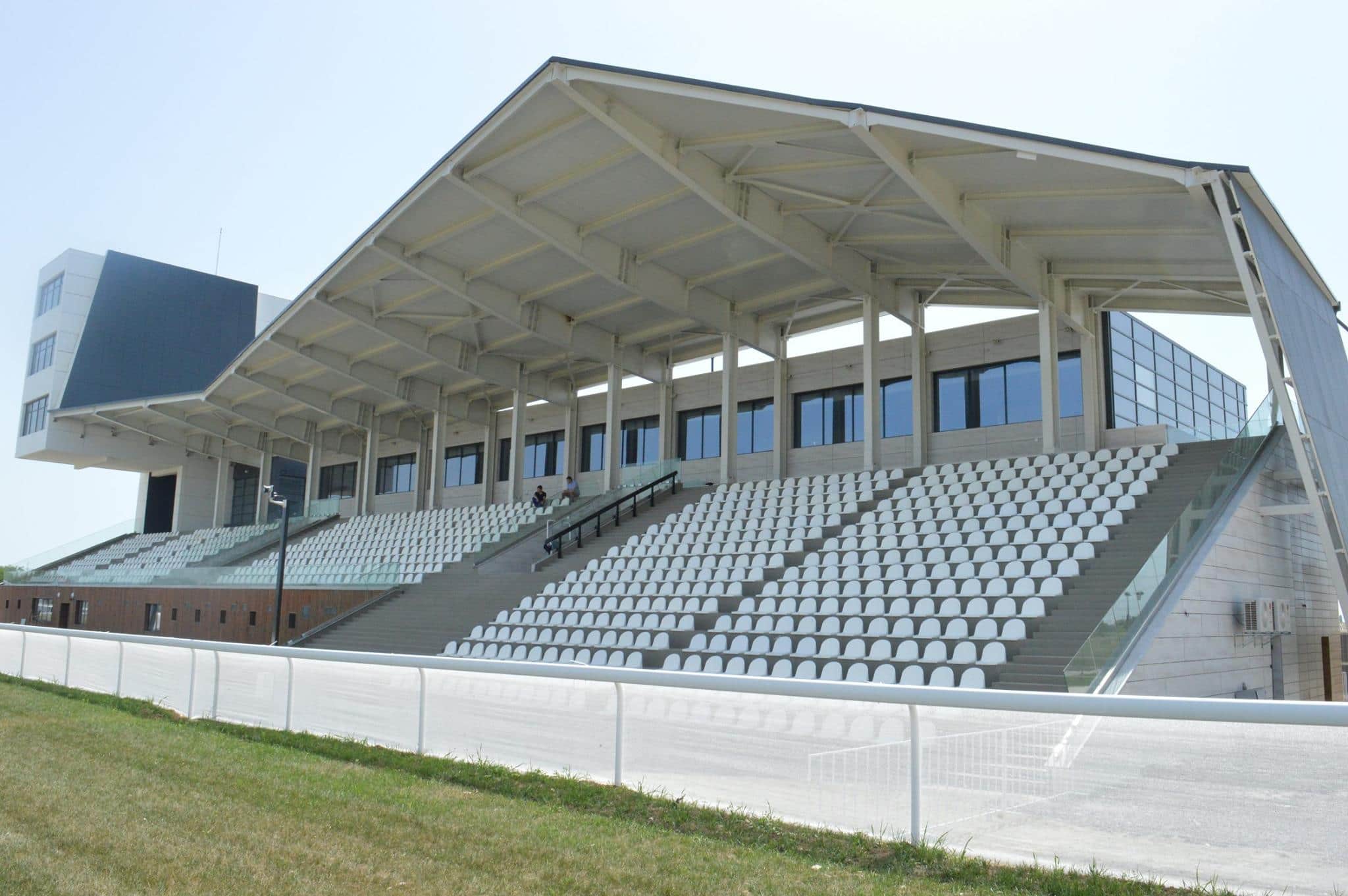 Se reiau cursele pe Hipodromul Ploieşti Se reiau cursele pe Hipodromul Ploieşti