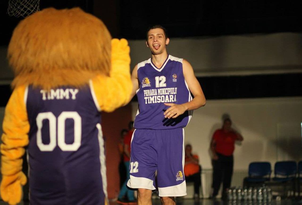 Încă un transfer de baschetbalist român înalt, la CSM Ploiești: a venit și timișoreanul George Toth Încă un transfer de baschetbalist român înalt, la CSM Ploiești: a venit și timișoreanul George Toth