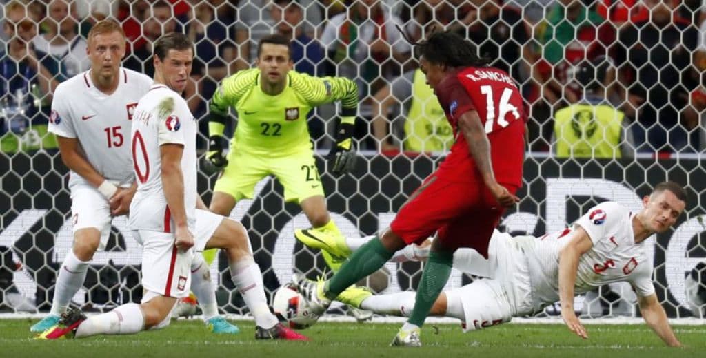 Chinuită în grupă, Portugalia este prima… semifinalistă de la EURO. “Puștiul” Sanches și “veteranul” Quaresma – decisivi! Chinuită în grupă, Portugalia este prima… semifinalistă de la EURO. “Puștiul” Sanches și “veteranul” Quaresma – decisivi!