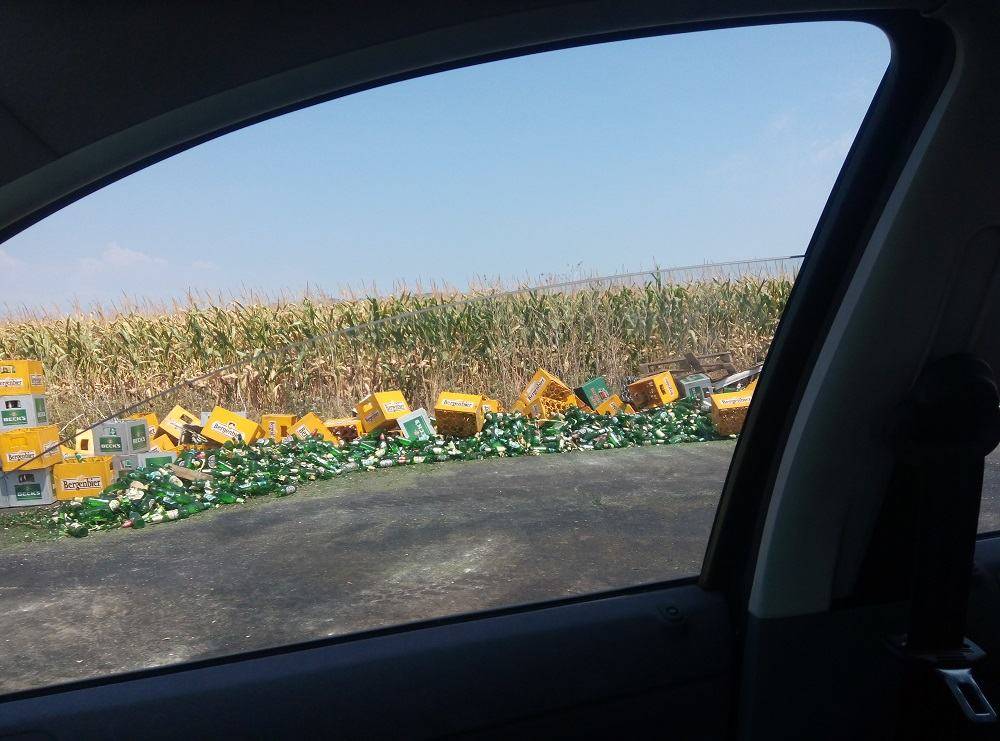 Trafic restricţionat pe DN1, la Posada, din cauza unor… sticle de bere Trafic restricţionat pe DN1, la Posada, din cauza unor… sticle de bere