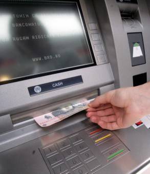 Percheziţii la suspecţi de furturi din firme şi bancomate Percheziţii la suspecţi de furturi din firme şi bancomate