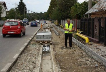 Păuleşti. Pietonii pot circula, pe întreaga lungime a localităţii, în condiţii de siguranţă