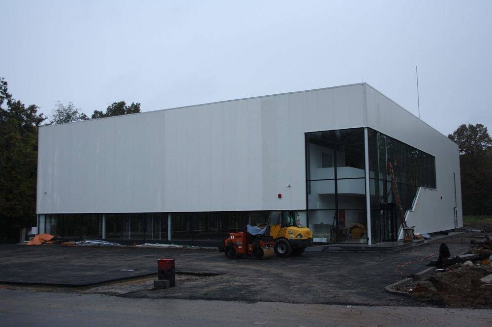 PĂULEŞTI. Lucrările la Sala de sport a localităţii au intrat în linie dreaptă PĂULEŞTI. Lucrările la Sala de sport a localităţii au intrat în linie dreaptă