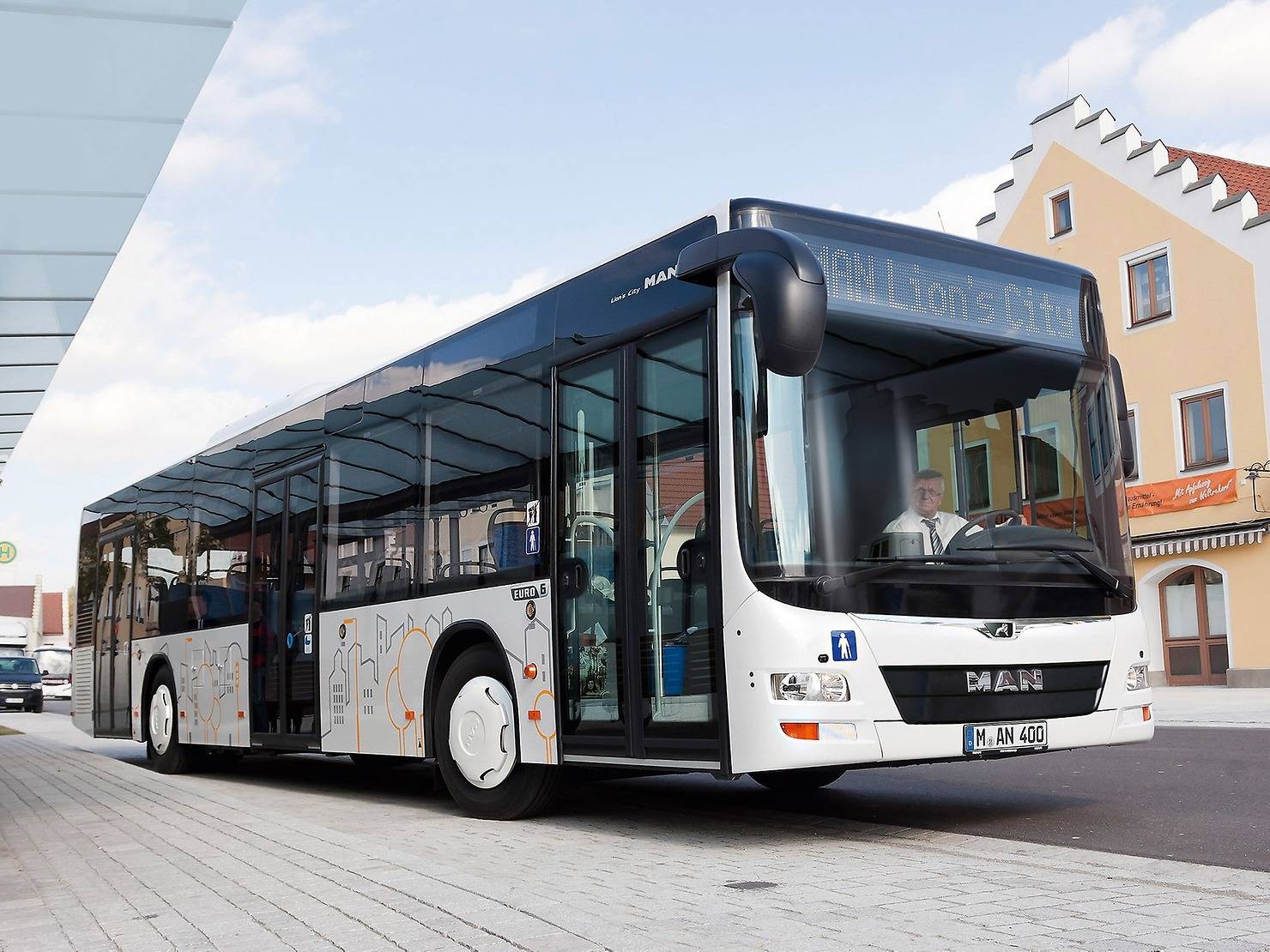 Autobuz MAN nou, pe traseu în Ploieşti Autobuz MAN nou, pe traseu în Ploieşti