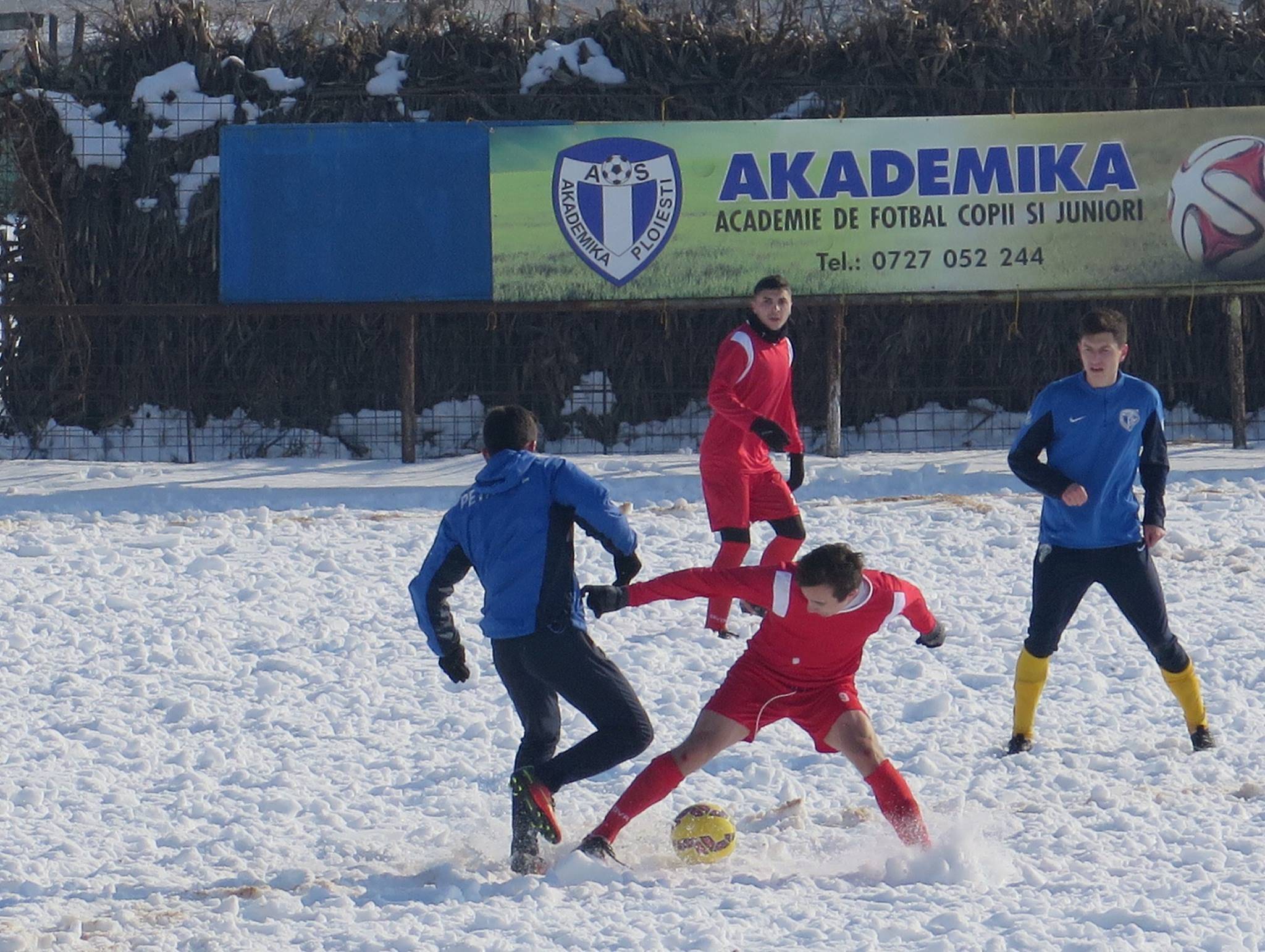 Titularii de la Petrolul ’52, cu alergările și forța, iar testații – la luptat cu… omătul de la Pleașa Titularii de la Petrolul ’52, cu alergările și forța, iar testații – la luptat cu… omătul de la Pleașa