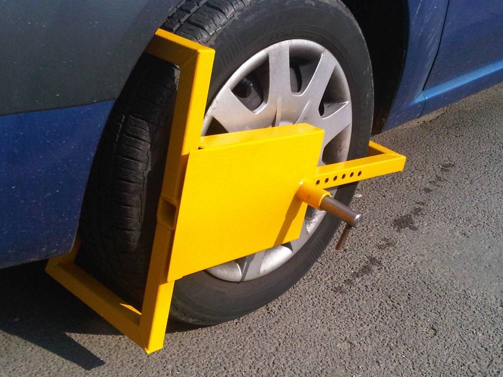 Vălenii de Munte. Proiect pentru blocarea roţilor maşinilor parcate neregulamentar