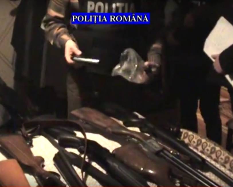 VIDEO – Percheziţii în Măneciu,Izvoarele şi Blejoi.Ce-au găsit poliţiştii acasă la suspecţi de braconaj VIDEO – Percheziţii în Măneciu,Izvoarele şi Blejoi.Ce-au găsit poliţiştii acasă la suspecţi de braconaj