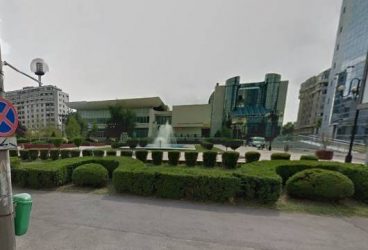 Proiecţie de film pe esplanada Palatului Culturii