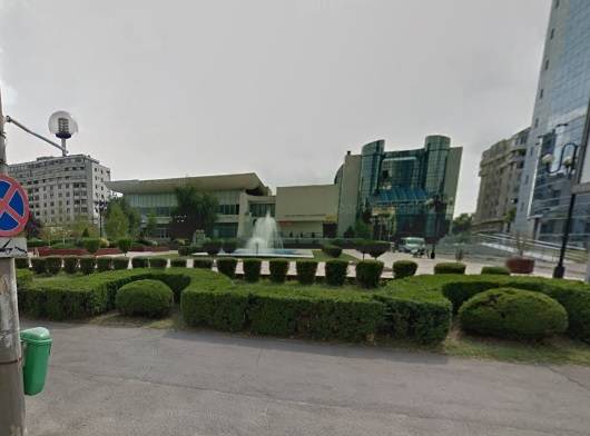 Proiecţie de film pe esplanada Palatului Culturii Proiecţie de film pe esplanada Palatului Culturii