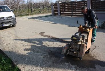 Lucrări de reparaţii curente pe străzile din Păuleşti