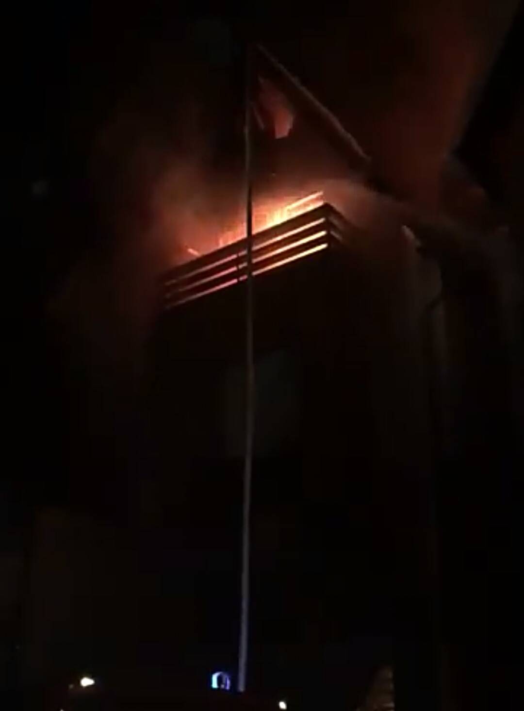 Incendiu de amploare la un hotel exclusivist din Sinaia Incendiu de amploare la un hotel exclusivist din Sinaia