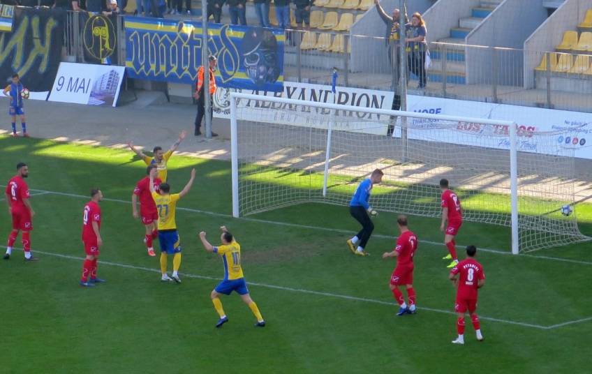 Petrolul ’52 – din orașul lui Tavi Grigore, în cel al lui Cristi Vlad. Meciul sferturilor se joacă la Păulești Petrolul ’52 – din orașul lui Tavi Grigore, în cel al lui Cristi Vlad. Meciul sferturilor se joacă la Păulești