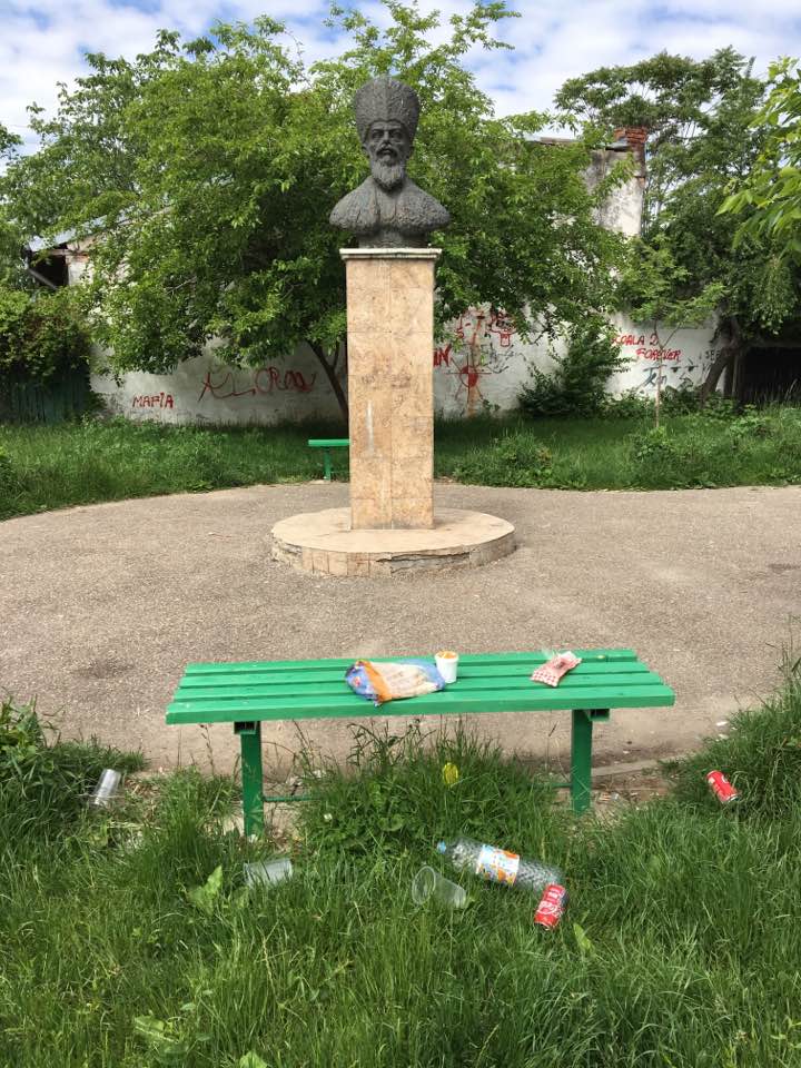 Reacţia SGU Ploieşti după ce Mircea Cosma a acuzat mizeria dintr-un parc ploieştean Reacţia SGU Ploieşti după ce Mircea Cosma a acuzat mizeria dintr-un parc ploieştean