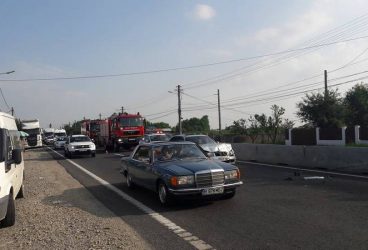 Trei autoturisme implicate într-un accident la Sinaia