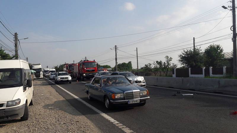 Trei autoturisme implicate într-un accident la Sinaia Trei autoturisme implicate într-un accident la Sinaia