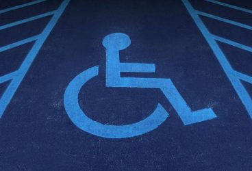 Amenzi pentru cei care parchează la supermarket pe locurile destinate celor cu dizabilităţi