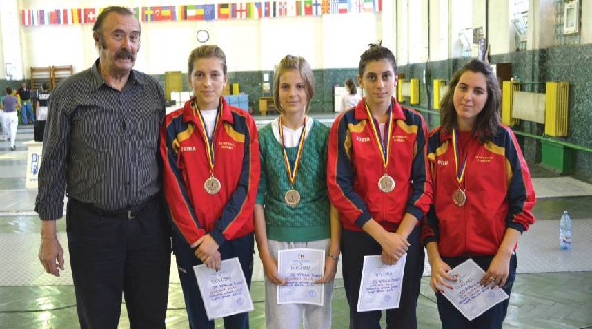 Pentru că nu se găsește antrenor cu gradul regretatului Ștefan Moldanschi, secția de scrimă de la CS Petrolul rămâne în stand-by! Pentru că nu se găsește antrenor cu gradul regretatului Ștefan Moldanschi, secția de scrimă de la CS Petrolul rămâne în stand-by!