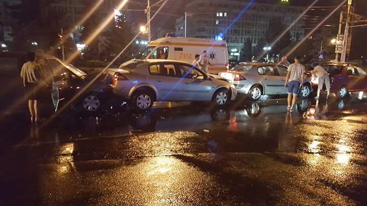 Accident în lanţ în centrul Ploieştiului Accident în lanţ în centrul Ploieştiului