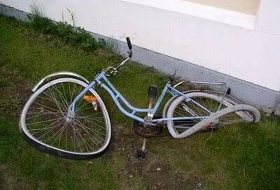 Un minor, aruncat dintr-o mașină în alta în accident, la Ploiești Un minor, aruncat dintr-o mașină în alta în accident, la Ploiești