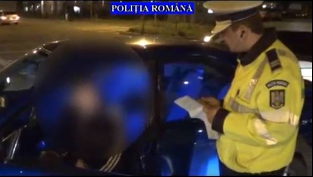 Zeci de poliţişti şi jandarmi mobilizaţi într-o acţiune în Parcul Municipal Vest pentru a-i prinde pe şoferii care fac curse ilegale- VIDEO Zeci de poliţişti şi jandarmi mobilizaţi într-o acţiune în Parcul Municipal Vest pentru a-i prinde pe şoferii care fac curse ilegale- VIDEO