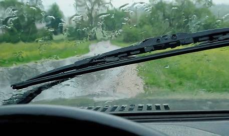 Prahova sub Cod Portocaliu de ploi torenţiale, vijelie şi grindină. Localităţile vizate