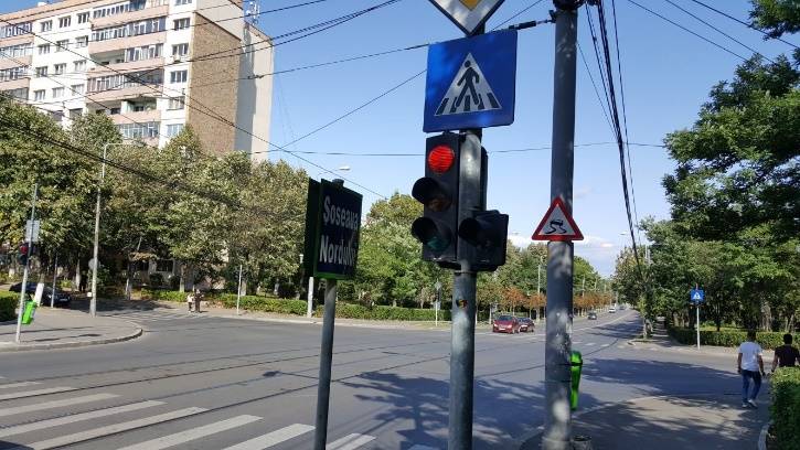 Semafoare reparate pe asigurarea RCA a şoferilor care le-au stricat Semafoare reparate pe asigurarea RCA a şoferilor care le-au stricat