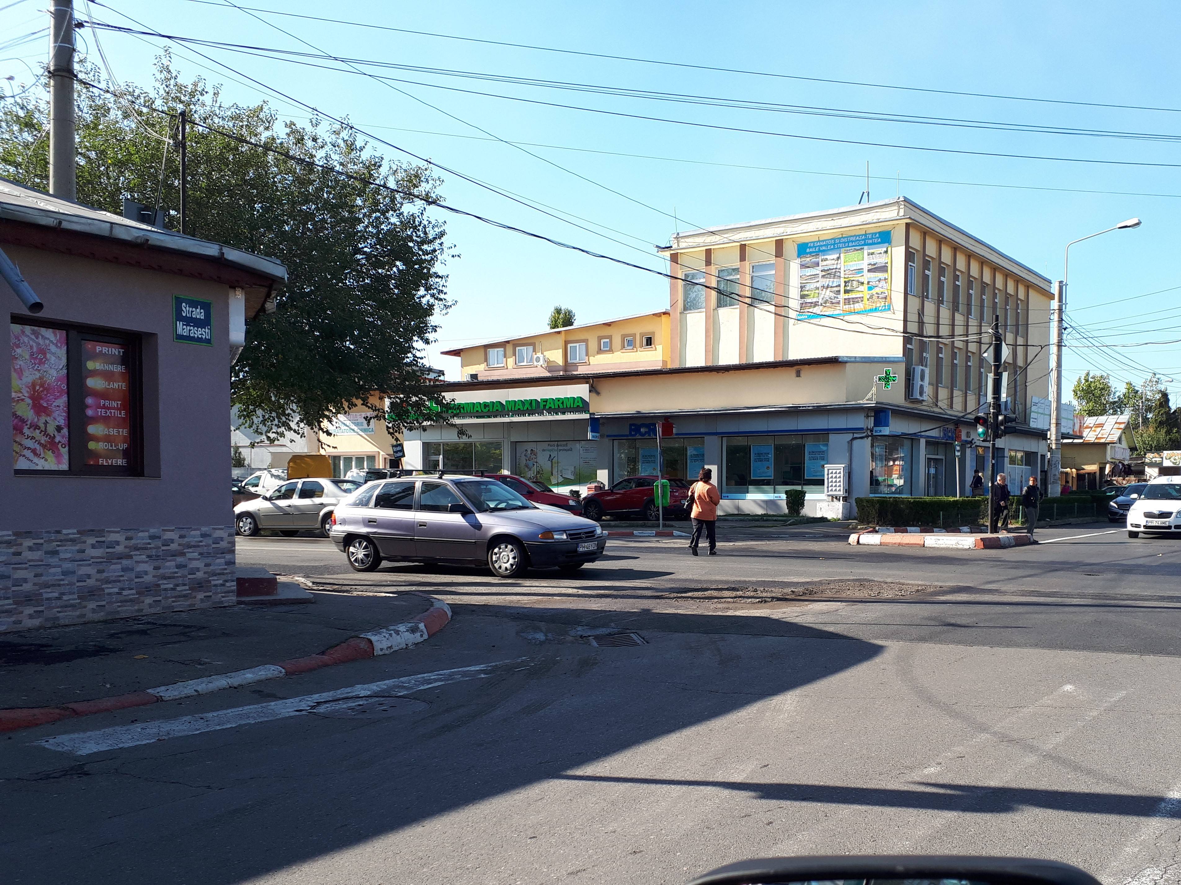 Intersecţia de la Cioceanu, spartă la nici o săptămână de la asfaltare Intersecţia de la Cioceanu, spartă la nici o săptămână de la asfaltare