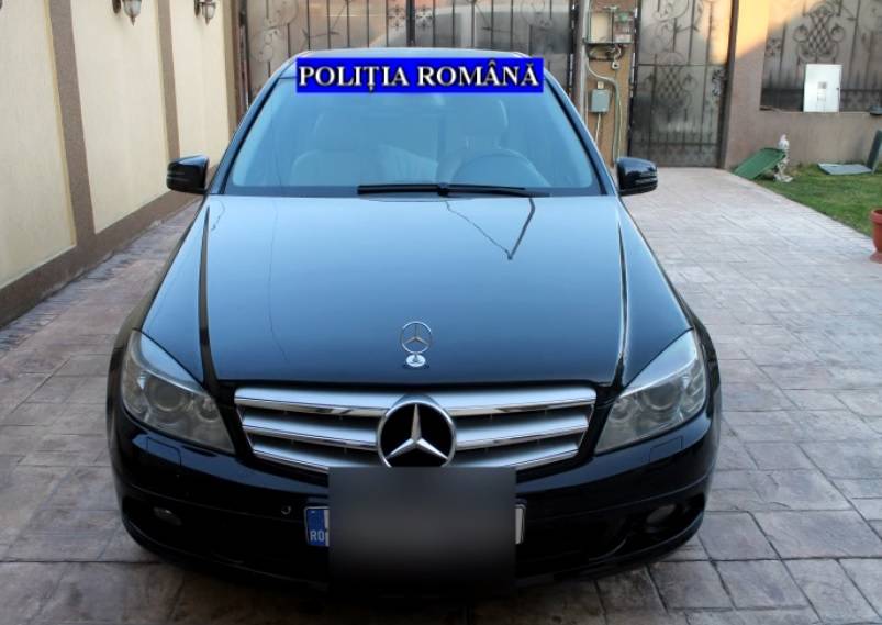 Ce-au găsit poliţiştii în urma percheziţiilor la suspecţii de proxenetism – VIDEO Ce-au găsit poliţiştii în urma percheziţiilor la suspecţii de proxenetism – VIDEO