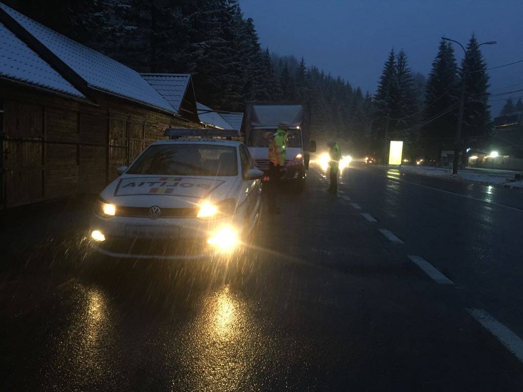 Ninge la munte. Strat de zăpadă la Cheia