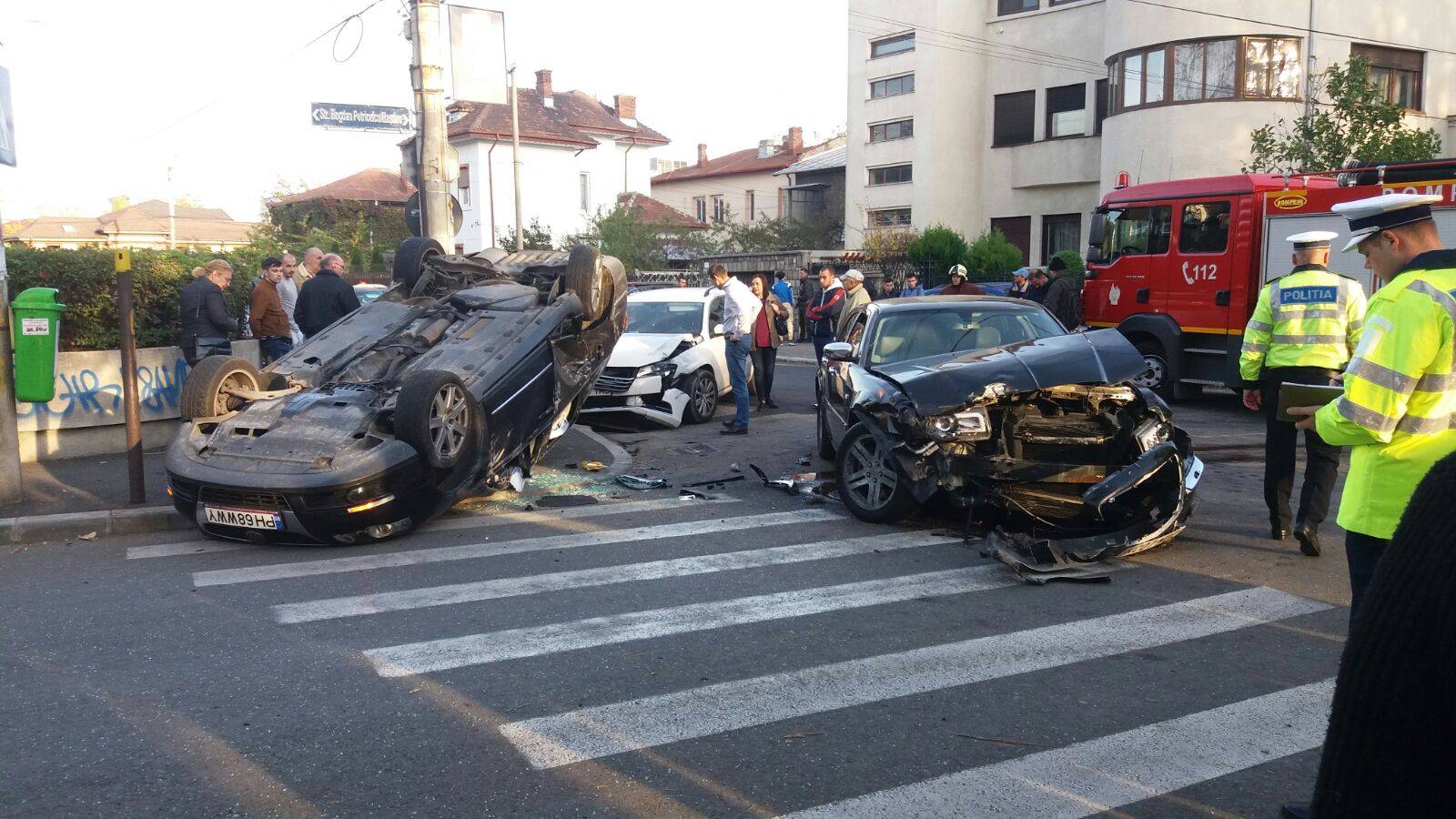 Accident pe strada Democraţiei din Ploieşti. O persoană rănită Accident pe strada Democraţiei din Ploieşti. O persoană rănită