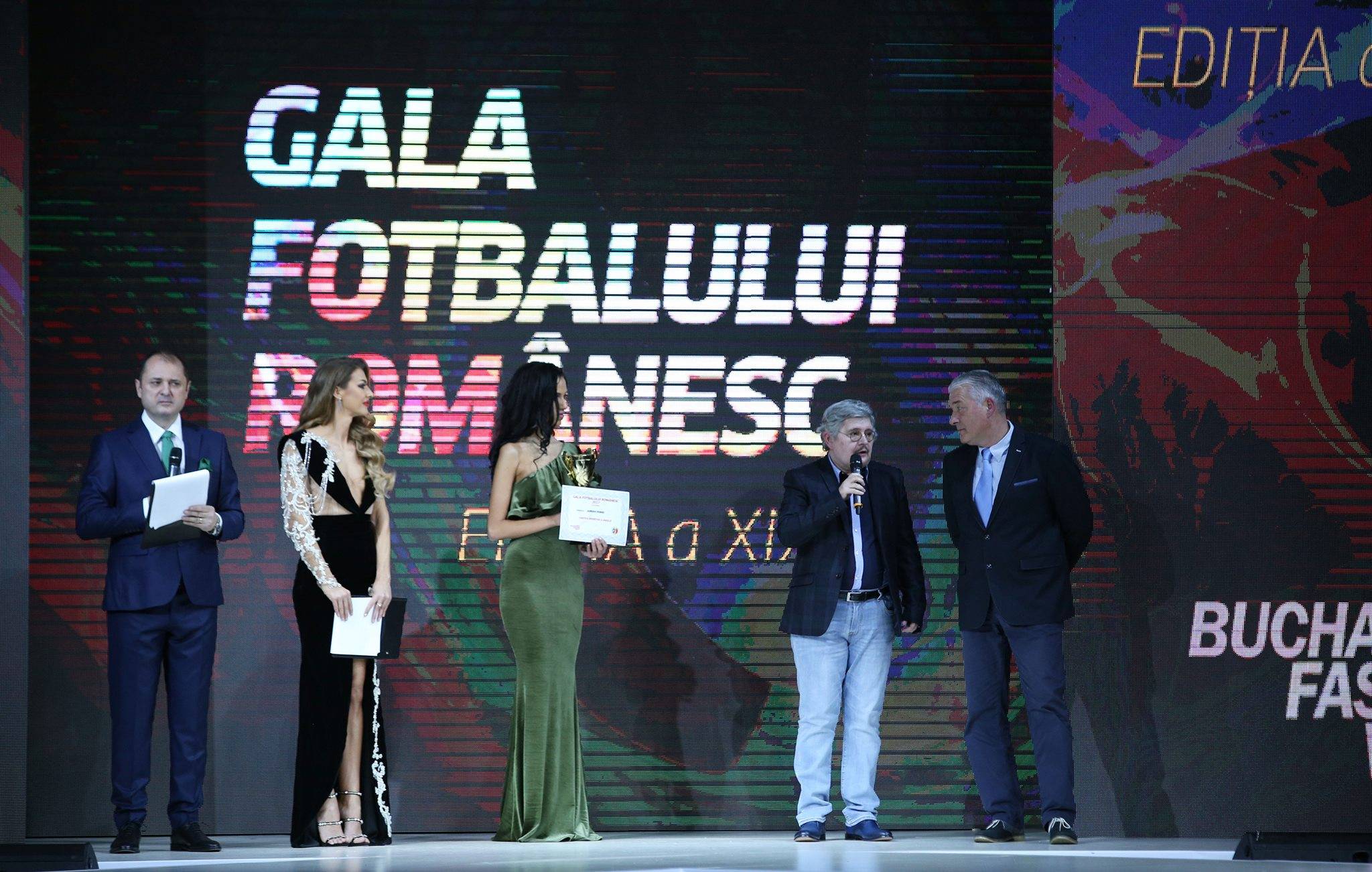 Jurnalistul ploieștean Adi Dobre a primit premiul pentru “Cea mai bună carte sportivă”, la Gala Fotbalului Românesc 2017 Jurnalistul ploieștean Adi Dobre a primit premiul pentru “Cea mai bună carte sportivă”, la Gala Fotbalului Românesc 2017